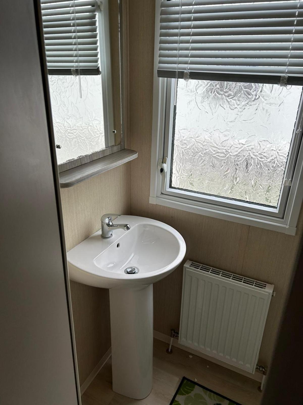 Lido Beach Caravan Prestatyn Exterior foto